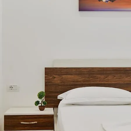Eden & * Sarandë